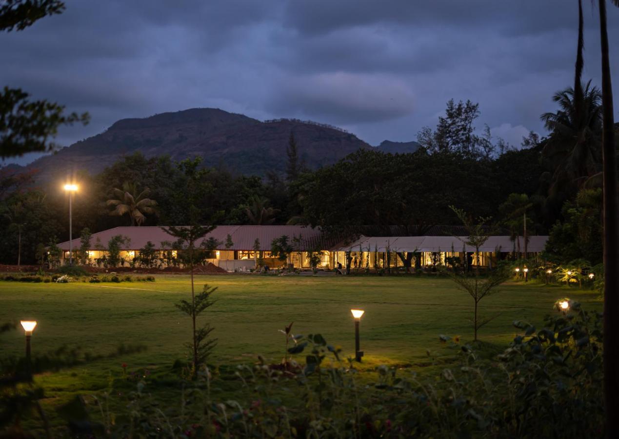 Oleander Farms, * Karjat